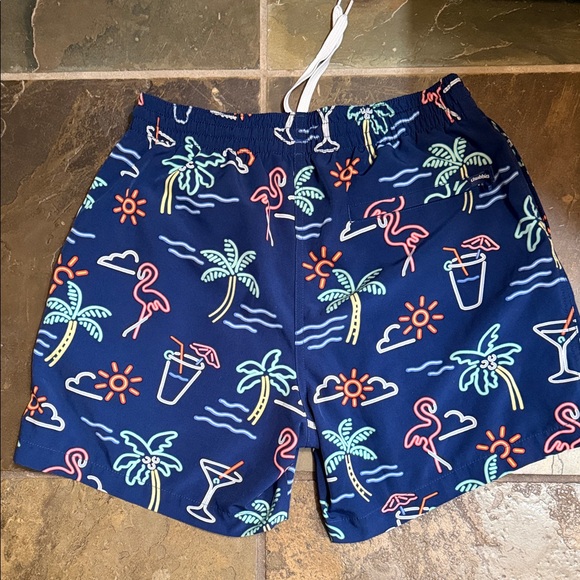 Chubbies Navy Tropical flamingo Print Swim Shorts - Picture 3 of 4